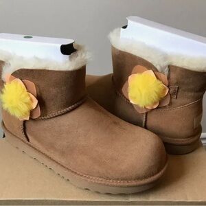 Ugg Australia Big Kids Mini BAILEY II Cactus Flower boots